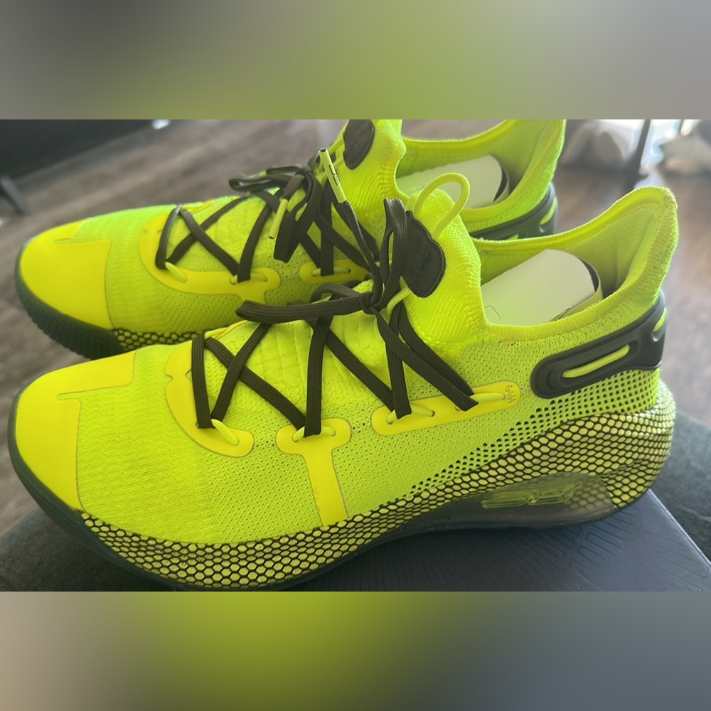 like new curry 6 coy fish size 10